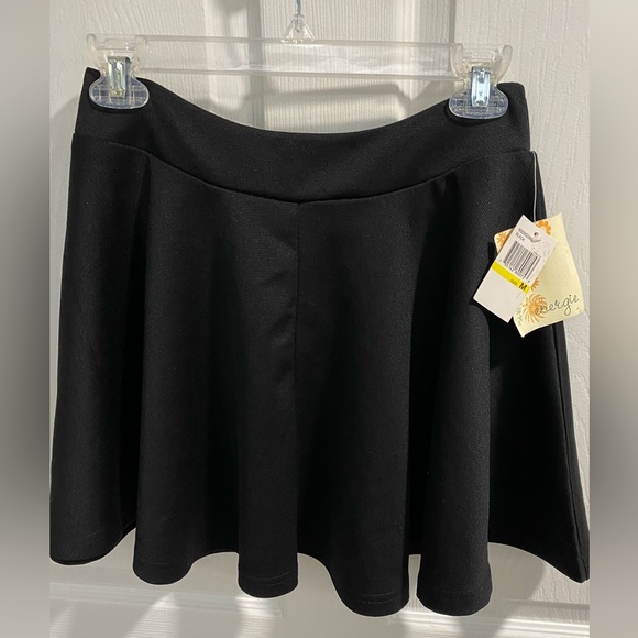 Energie Fit & Flirty Black Mini/Skater Skirt. Size M. High waisted. Super cute! - Picture 1 of 6